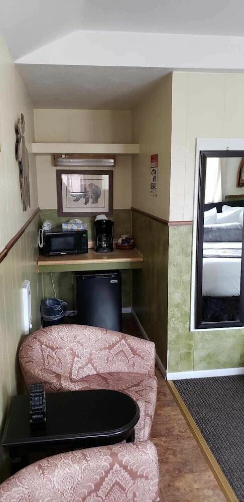 Motel Lamplighter Cabins & Suites