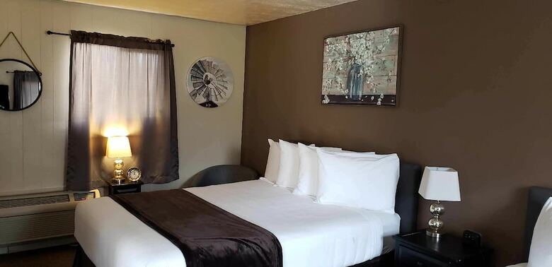 Motel Lamplighter Cabins & Suites