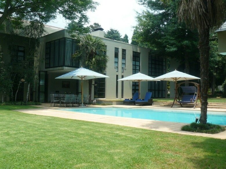 Hotel Blu Swan Guest House
