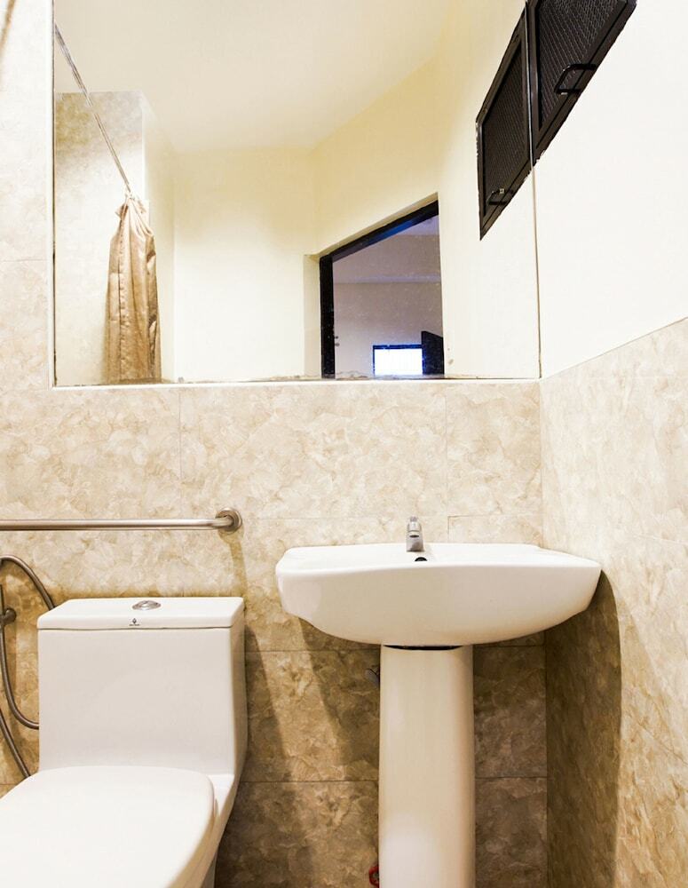 Hotel Oyo 244 Driggs Suites