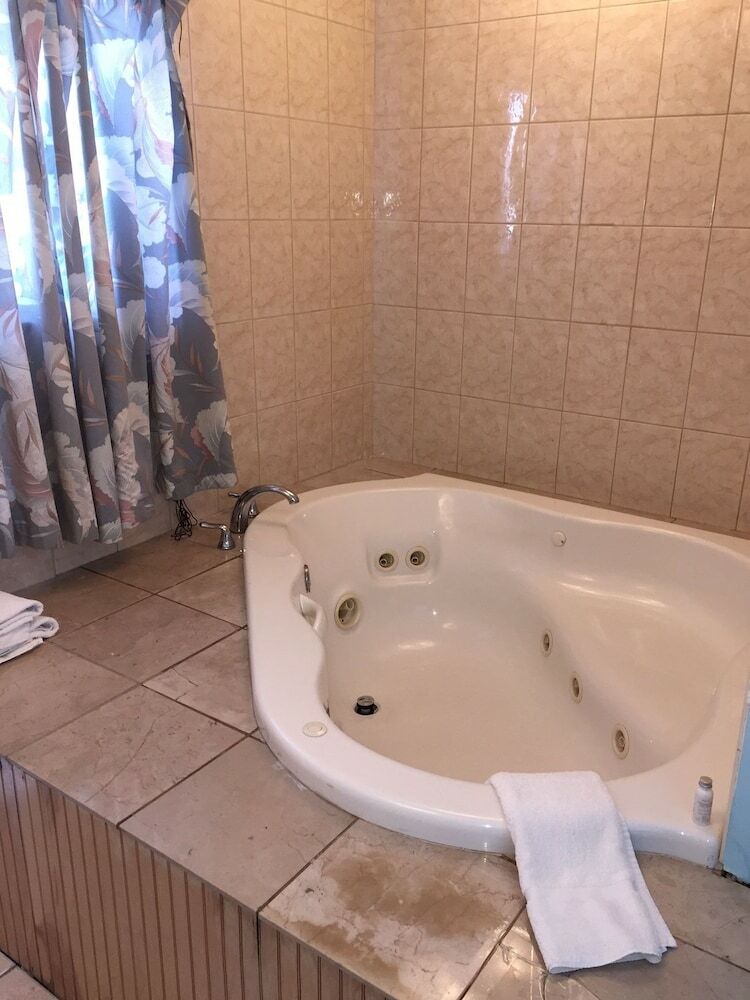 Shirley Motel