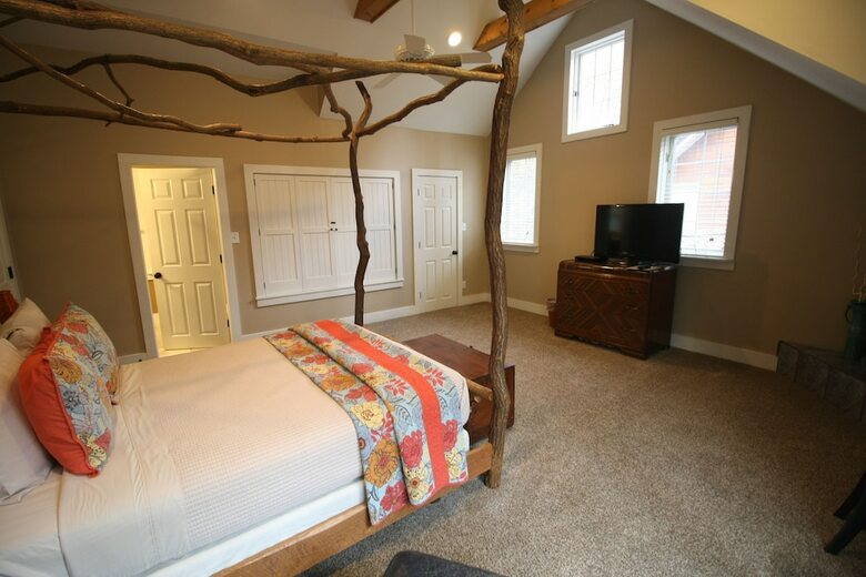 Goldberry Woods Bed & Breakfast-microfarm-cottages