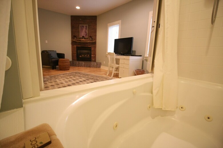 Goldberry Woods Bed & Breakfast-microfarm-cottages