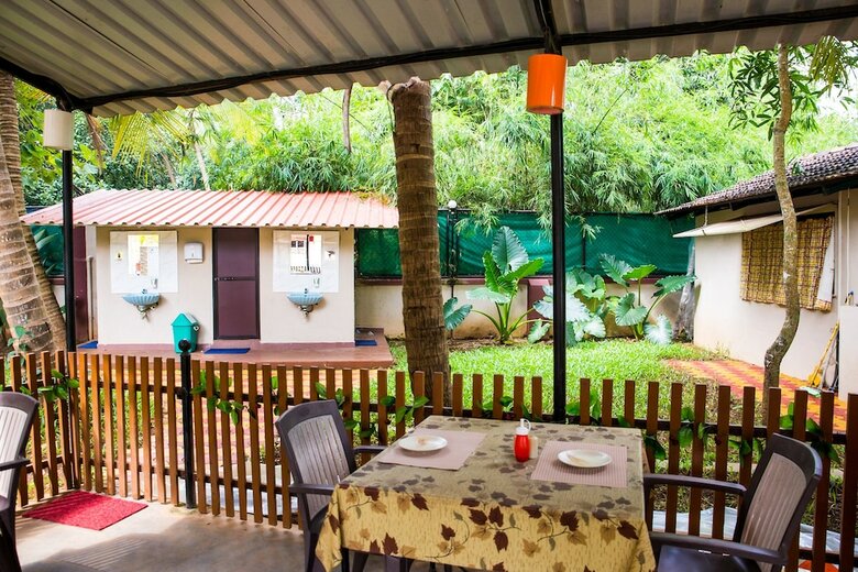 Hotel Lazy Frog Goa