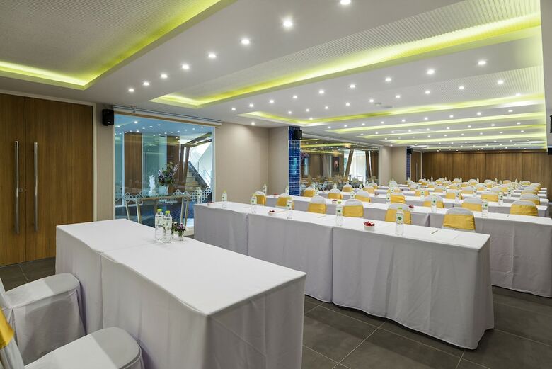 Zircon Hotel