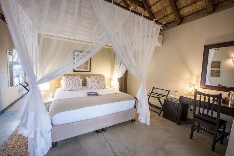 Bed & Breakfast Bushbaby River Lodge