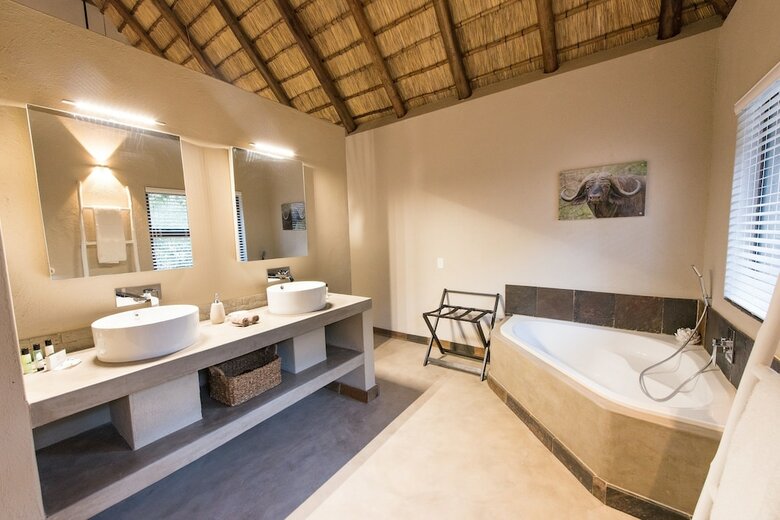Bed & Breakfast Bushbaby River Lodge