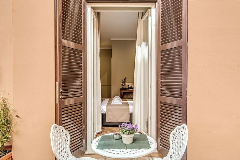 Charme Spagna Boutique Hotel