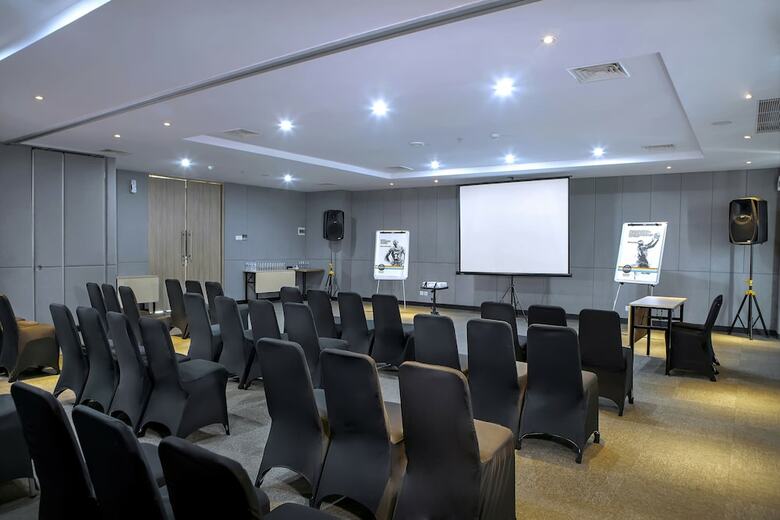 Hotel Dafam Pacific Caesar Surabaya
