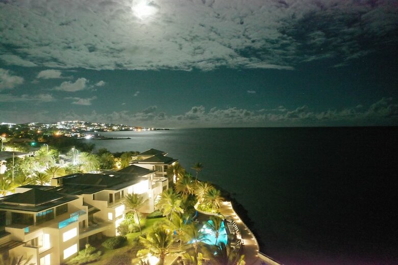 Hotel Hodges Bay Resort And Spa