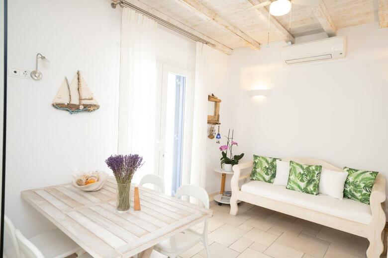 Apartamentos Blue And White Suites
