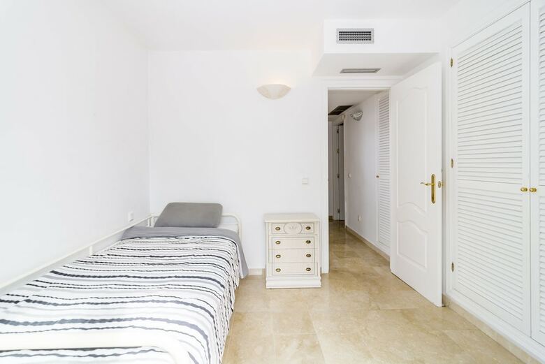 Apartment Condes De Iza-cdi - Roomservice