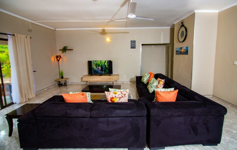 Hotel Dzimbahwe Guest Lodge