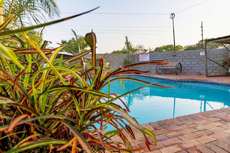 Hotel Dzimbahwe Guest Lodge