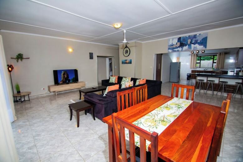 Hotel Dzimbahwe Guest Lodge