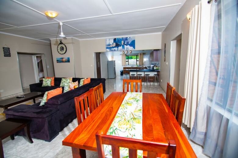 Hotel Dzimbahwe Guest Lodge