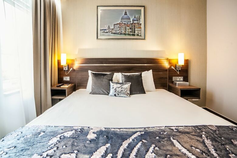 Hampton Suites Apartments