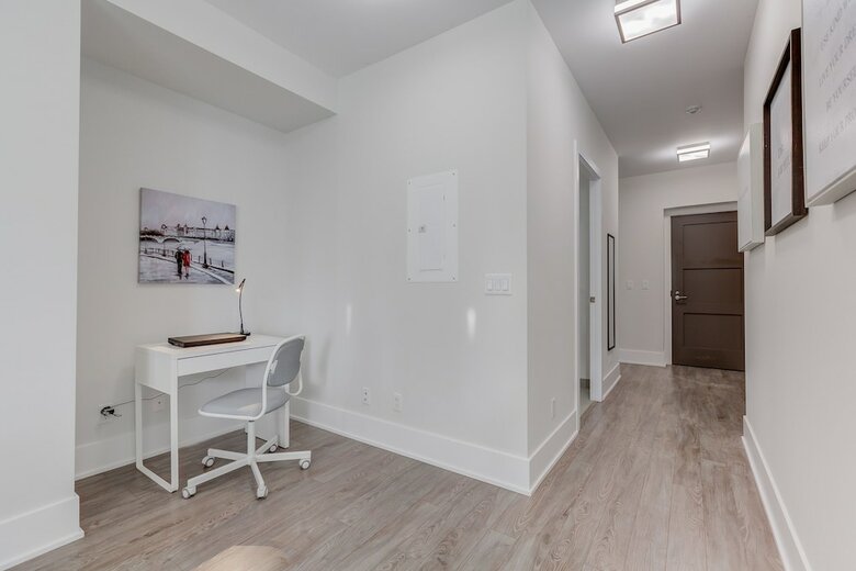 Noel Suites - John And Front St West