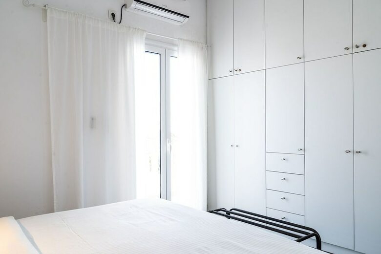Anna's And Argy's Apartments
