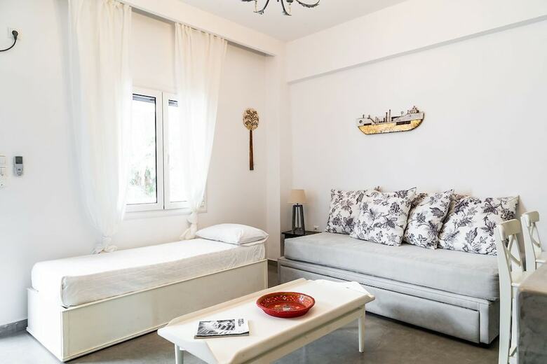 Anna's And Argy's Apartments