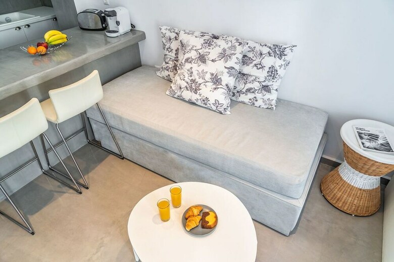 Anna's And Argy's Apartments