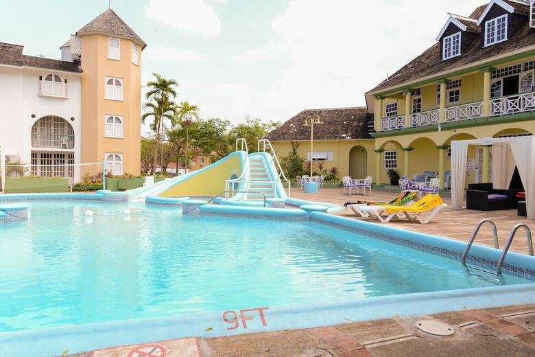 Aparthotel Sandcastles Deluxe Beach Resort