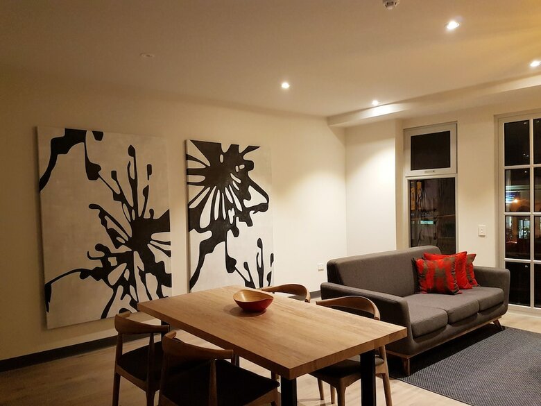 Semaphore Splash Apartments