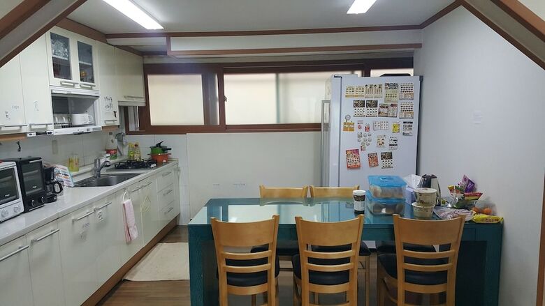 Hostal Happy Tree Guesthouse - Hostel