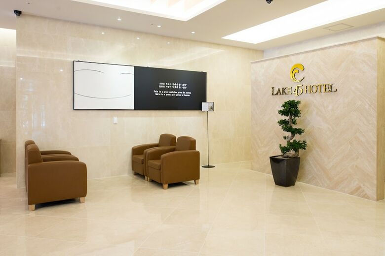 Lake45 Hotel