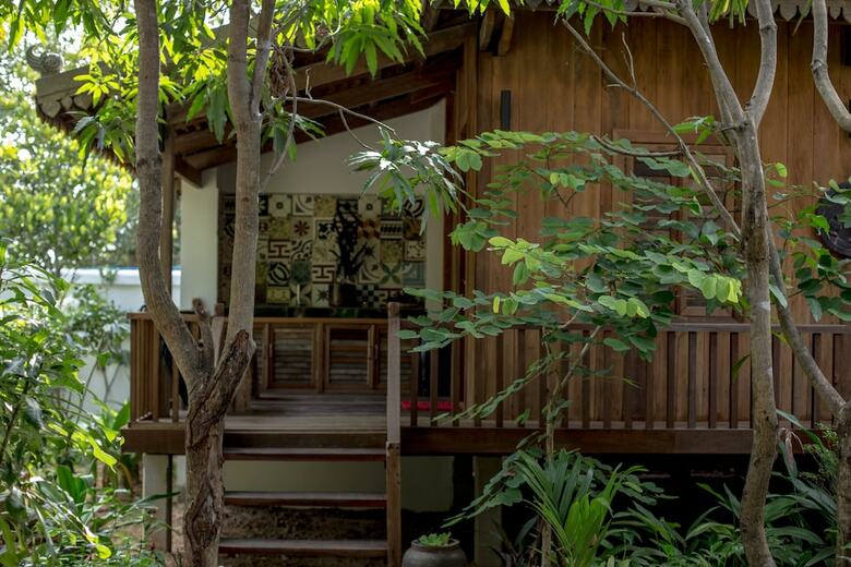 Hotel Isann Lodge