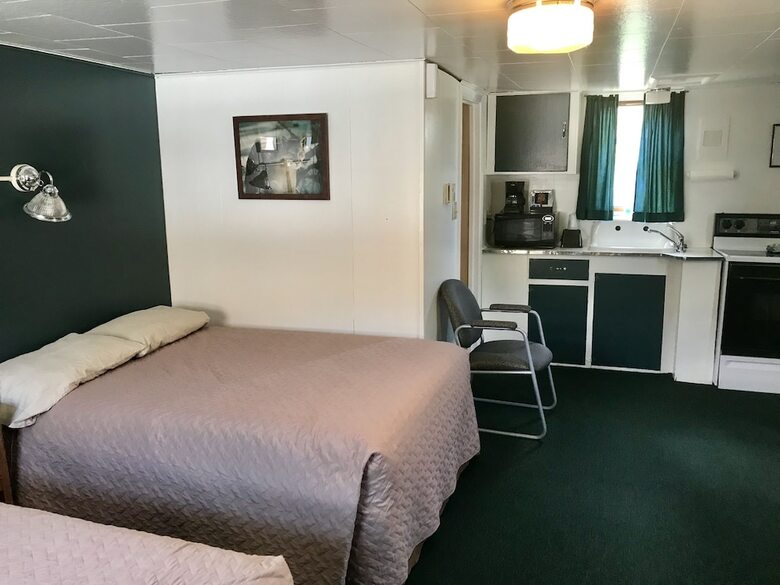 Tenderfoot Cabins & Motel