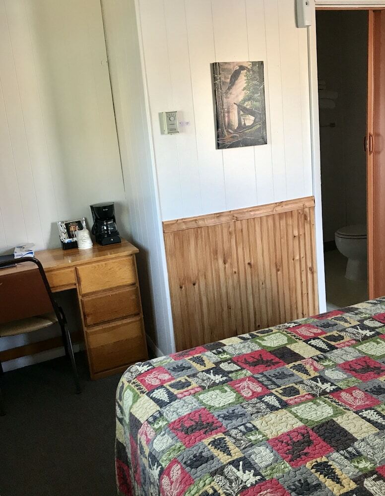 Tenderfoot Cabins & Motel