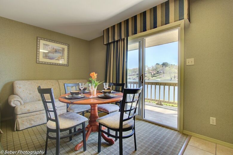 Hotel Long Island Lake Resort