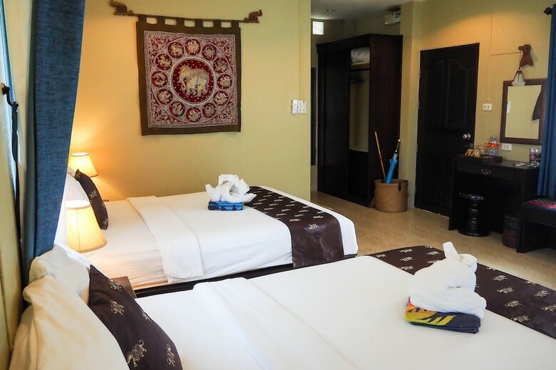 Hotel Lanta Castaway Beach Resort