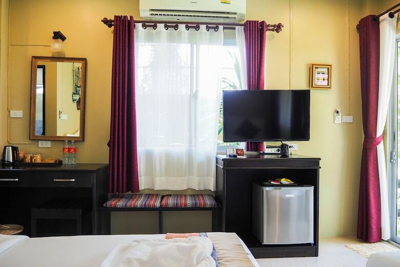 Hotel Lanta Castaway Beach Resort