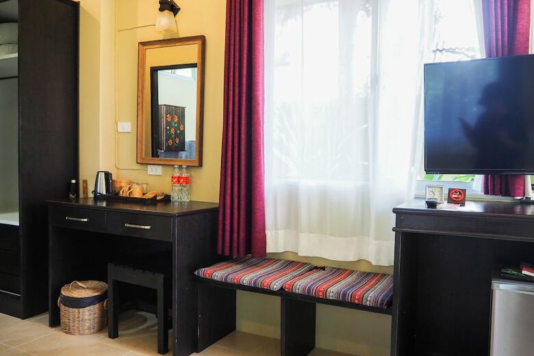 Hotel Lanta Castaway Beach Resort
