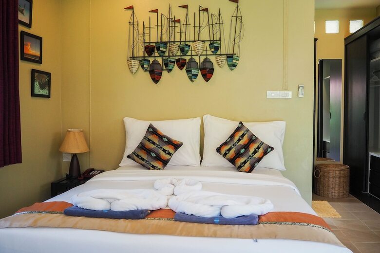 Hotel Lanta Castaway Beach Resort