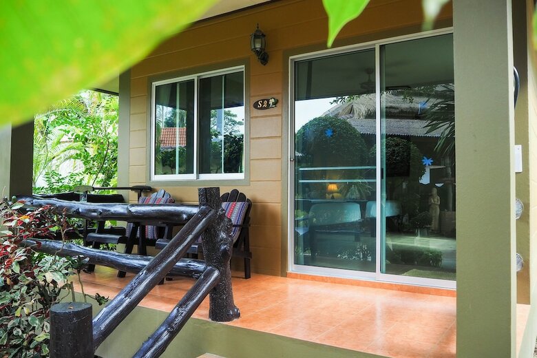 Hotel Lanta Castaway Beach Resort