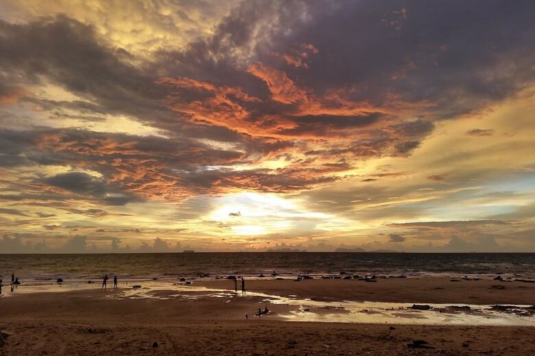 Hotel Lanta Castaway Beach Resort