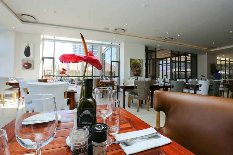 Apartamentos Sandton Skye Unit 702