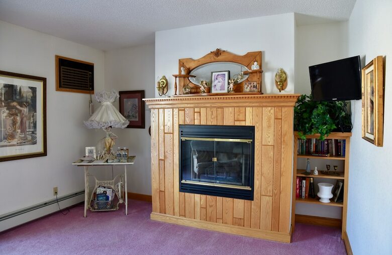 Doll's Lakeside Bed & Breakfast