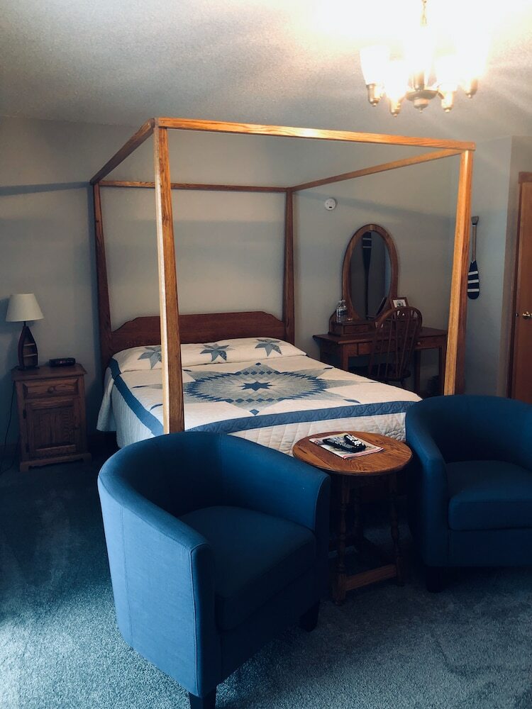 Doll's Lakeside Bed & Breakfast