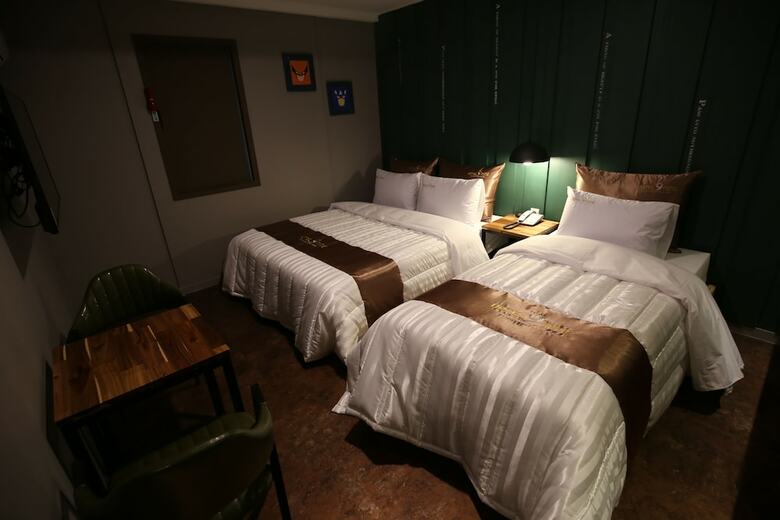 Hotel Nine