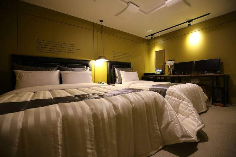 Hotel Nine