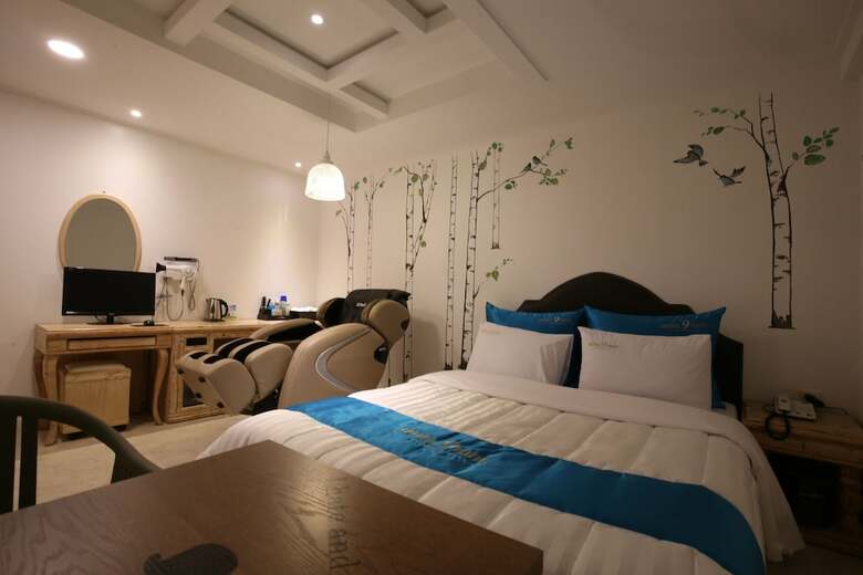 Hotel Nine