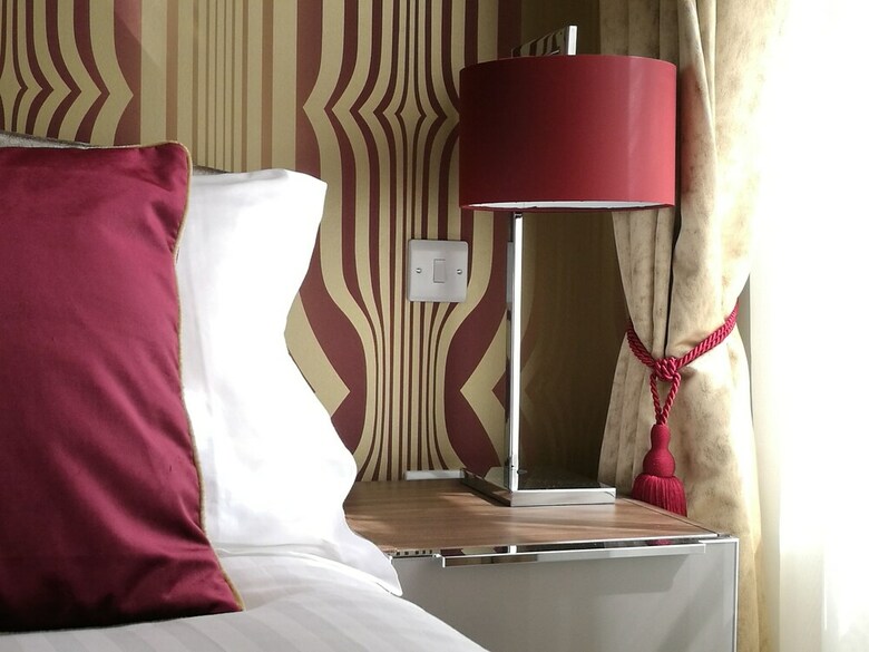 Hotel The Devon Court