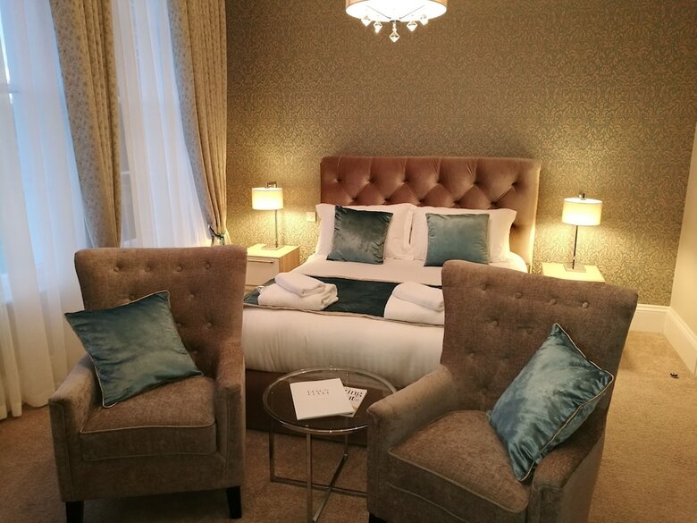 Hotel The Devon Court