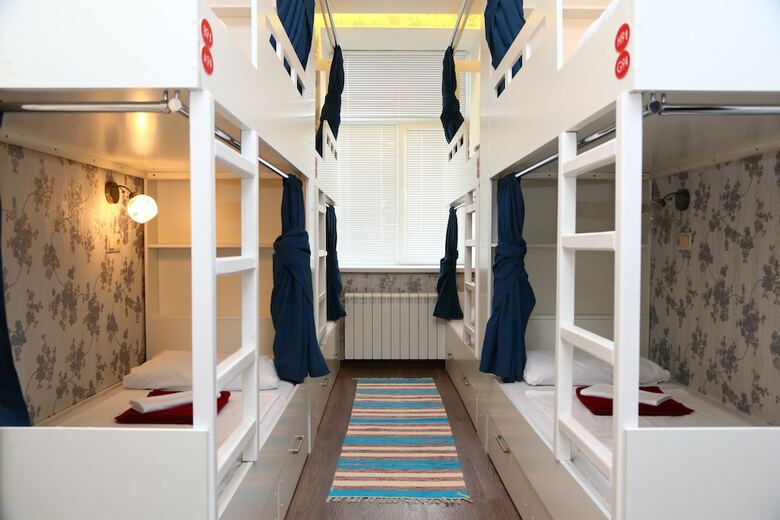 Hostal Mini Hotel Artist On Baumanskaya - Hostel