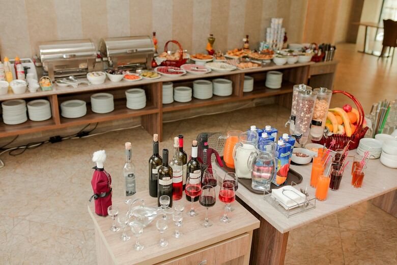 L Plaza Hotel