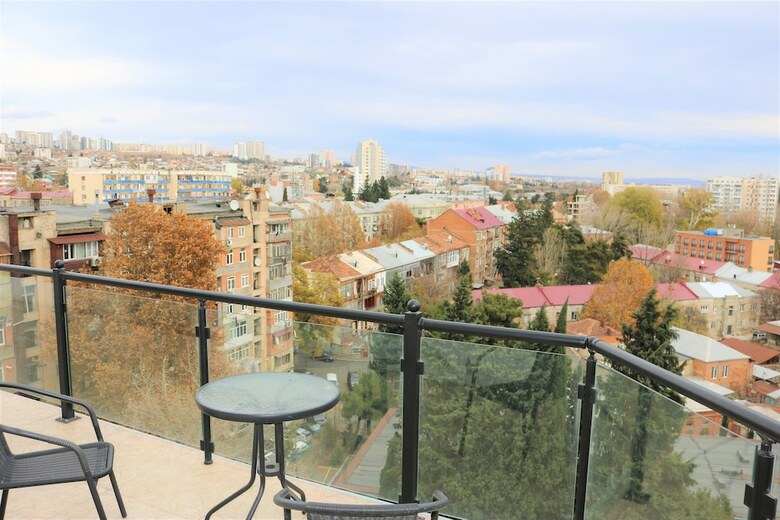 L Plaza Hotel